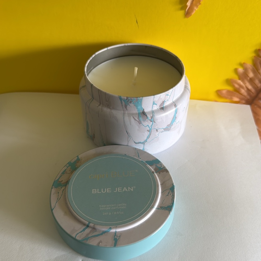 Capri Blue Jean Scented Candle 241g 8.5oz - Picture 3 of 7
